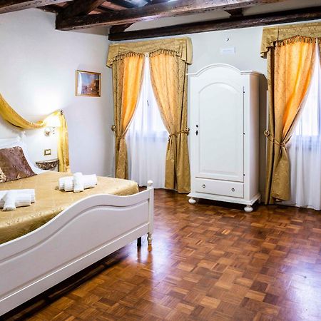 Palazzo Titti Rialto Suites Venise Extérieur photo