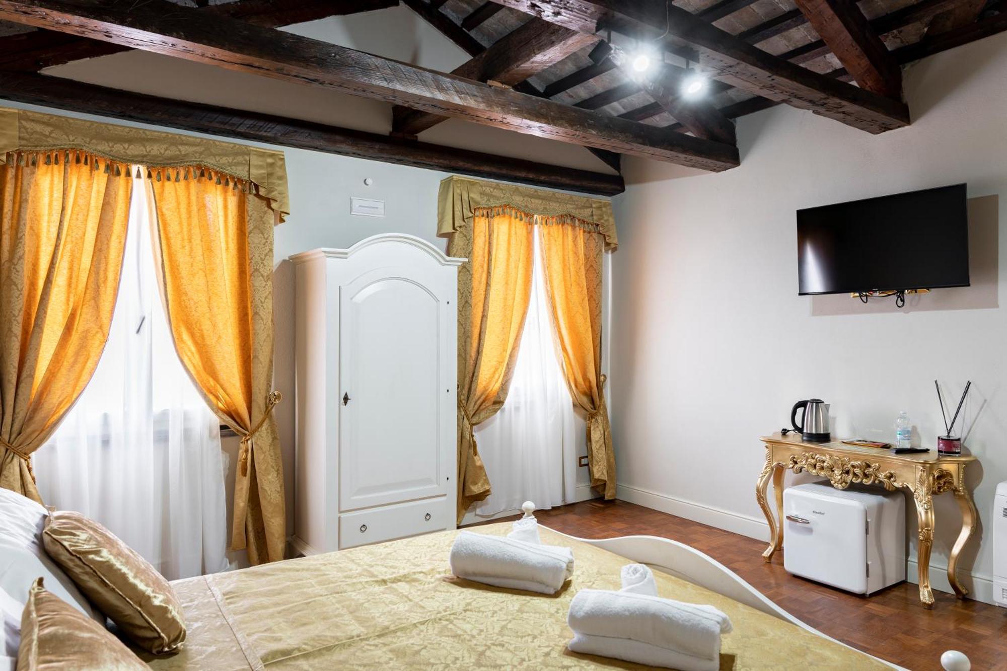 Palazzo Titti Rialto Suites Venise Extérieur photo