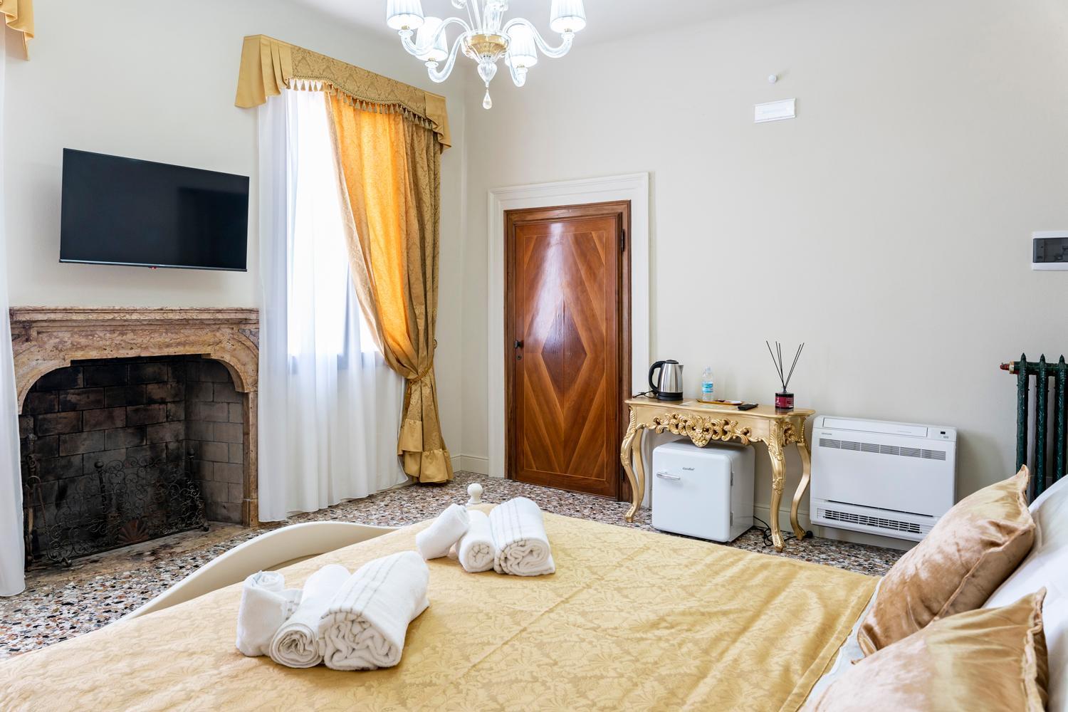 Palazzo Titti Rialto Suites Venise Extérieur photo