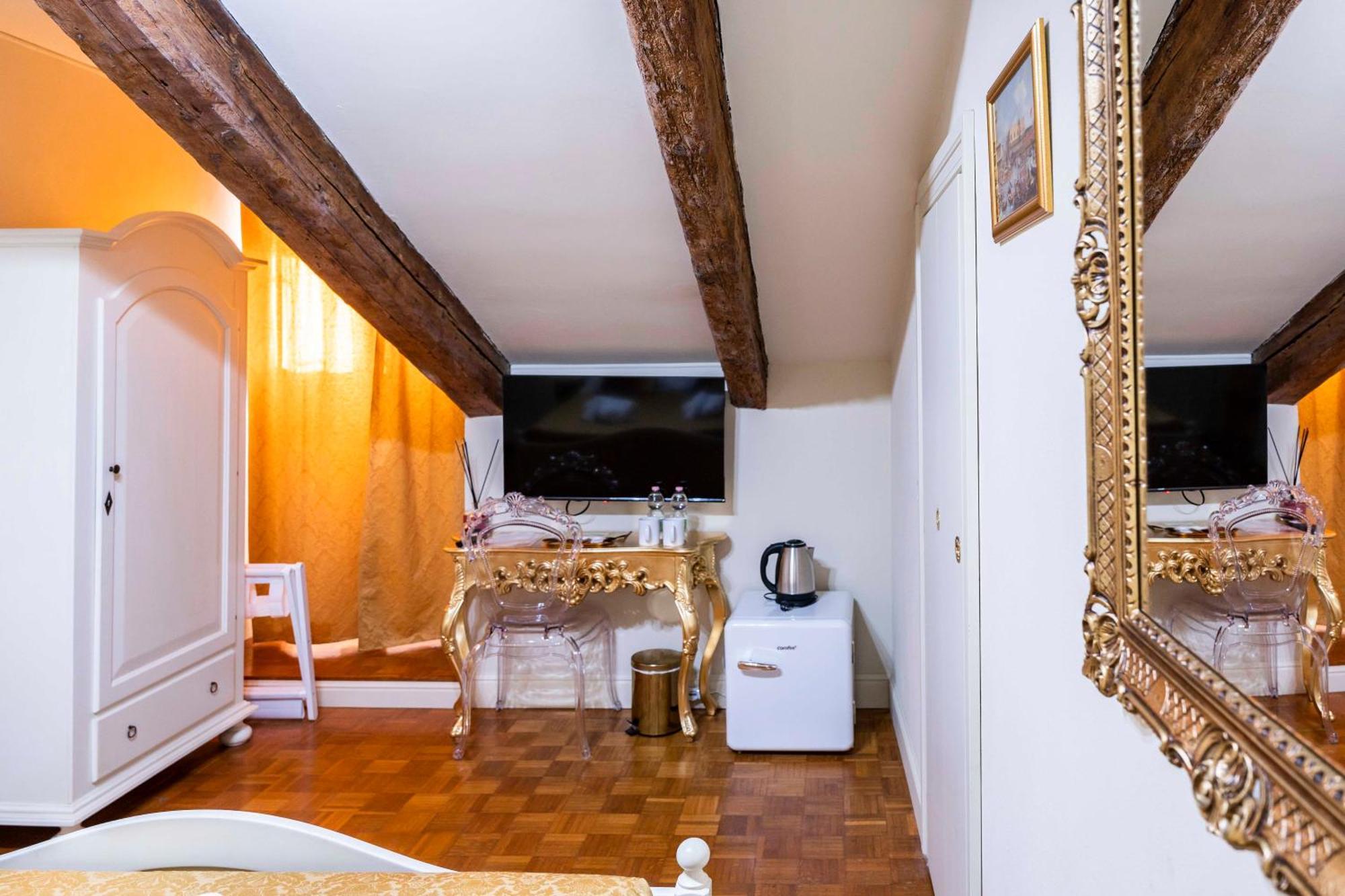 Palazzo Titti Rialto Suites Venise Extérieur photo