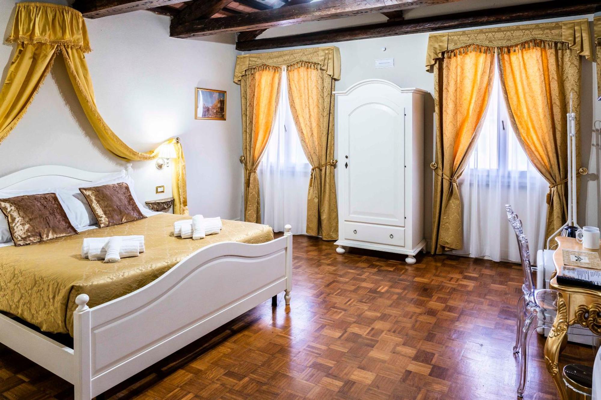 Palazzo Titti Rialto Suites Venise Extérieur photo