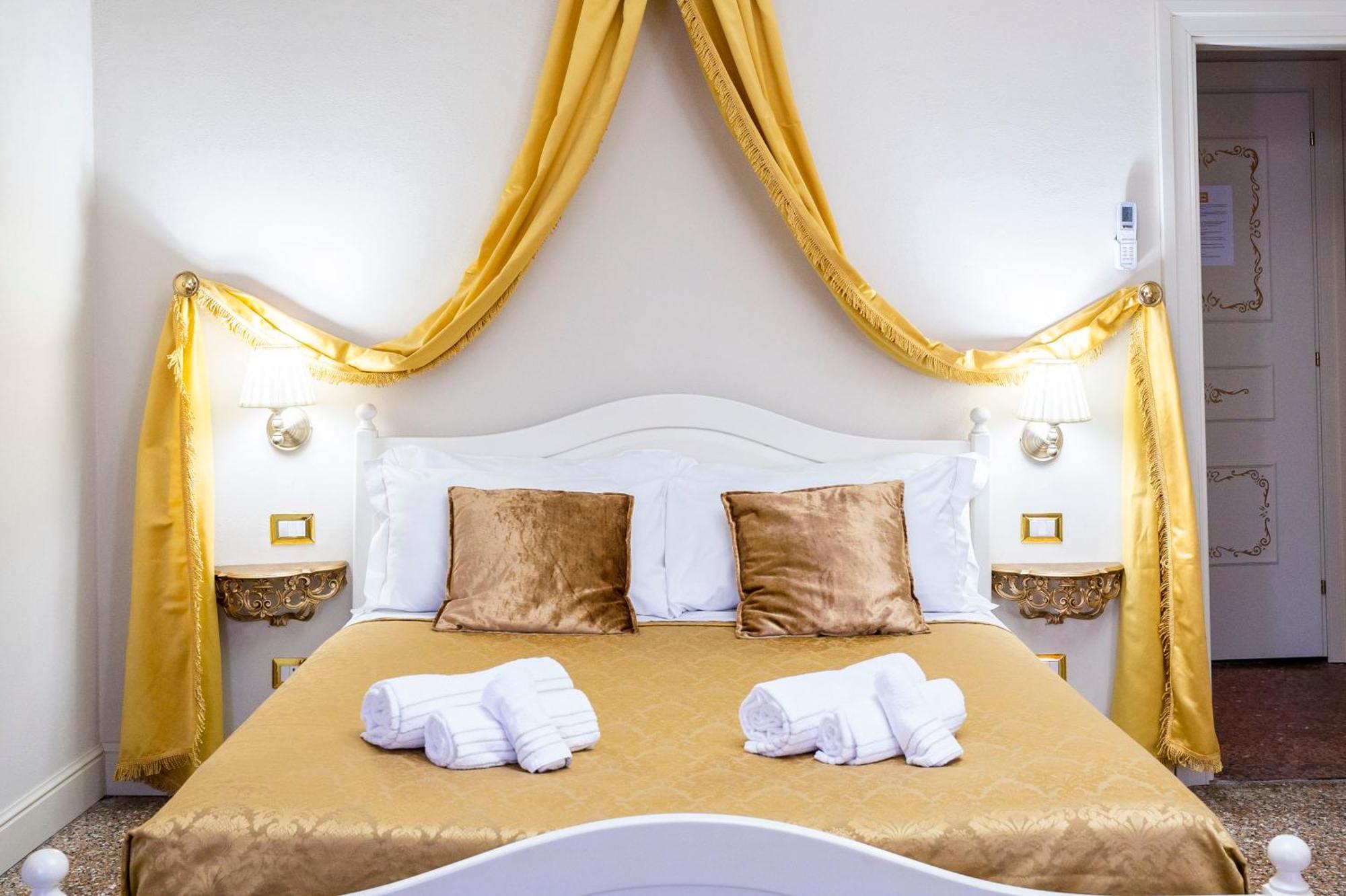 Palazzo Titti Rialto Suites Venise Extérieur photo