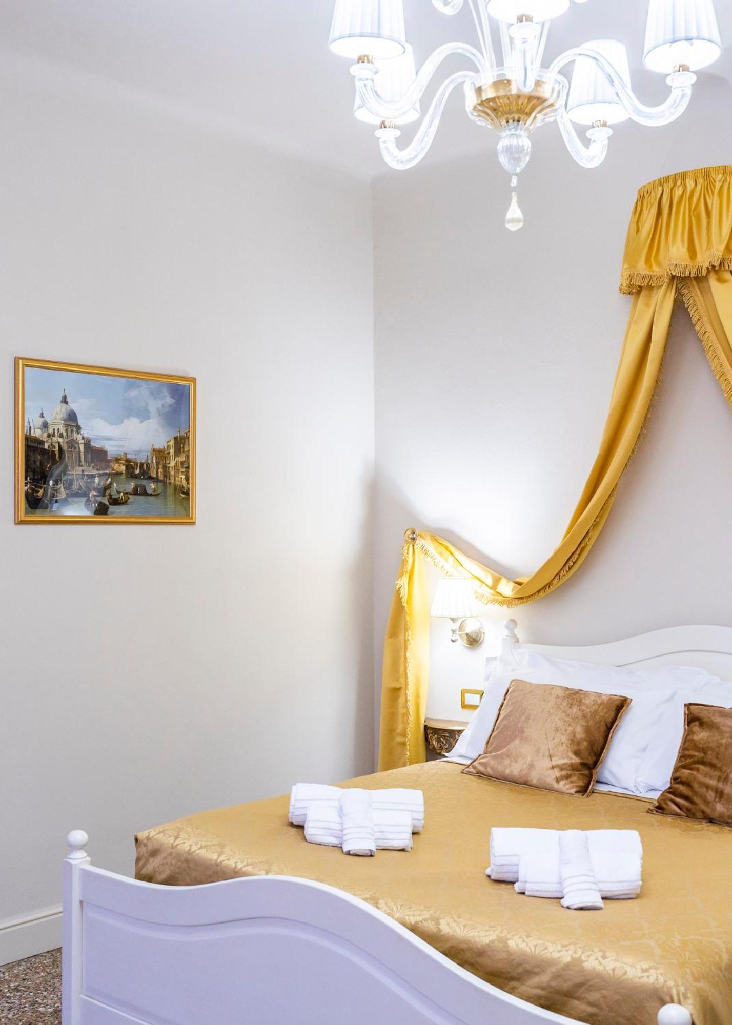Palazzo Titti Rialto Suites Venise Extérieur photo