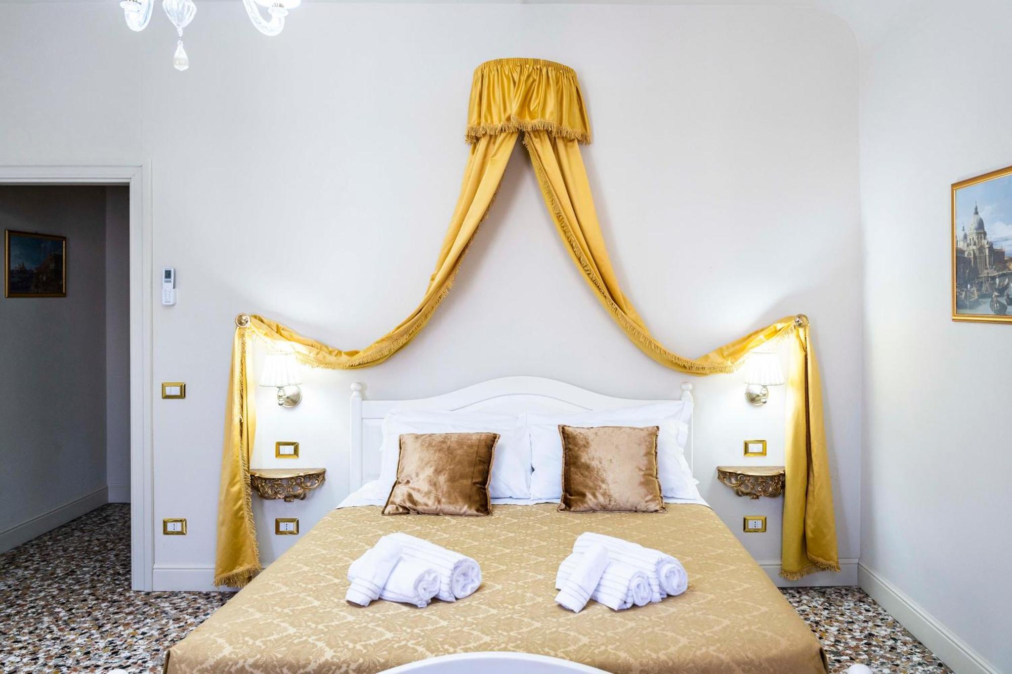 Palazzo Titti Rialto Suites Venise Extérieur photo
