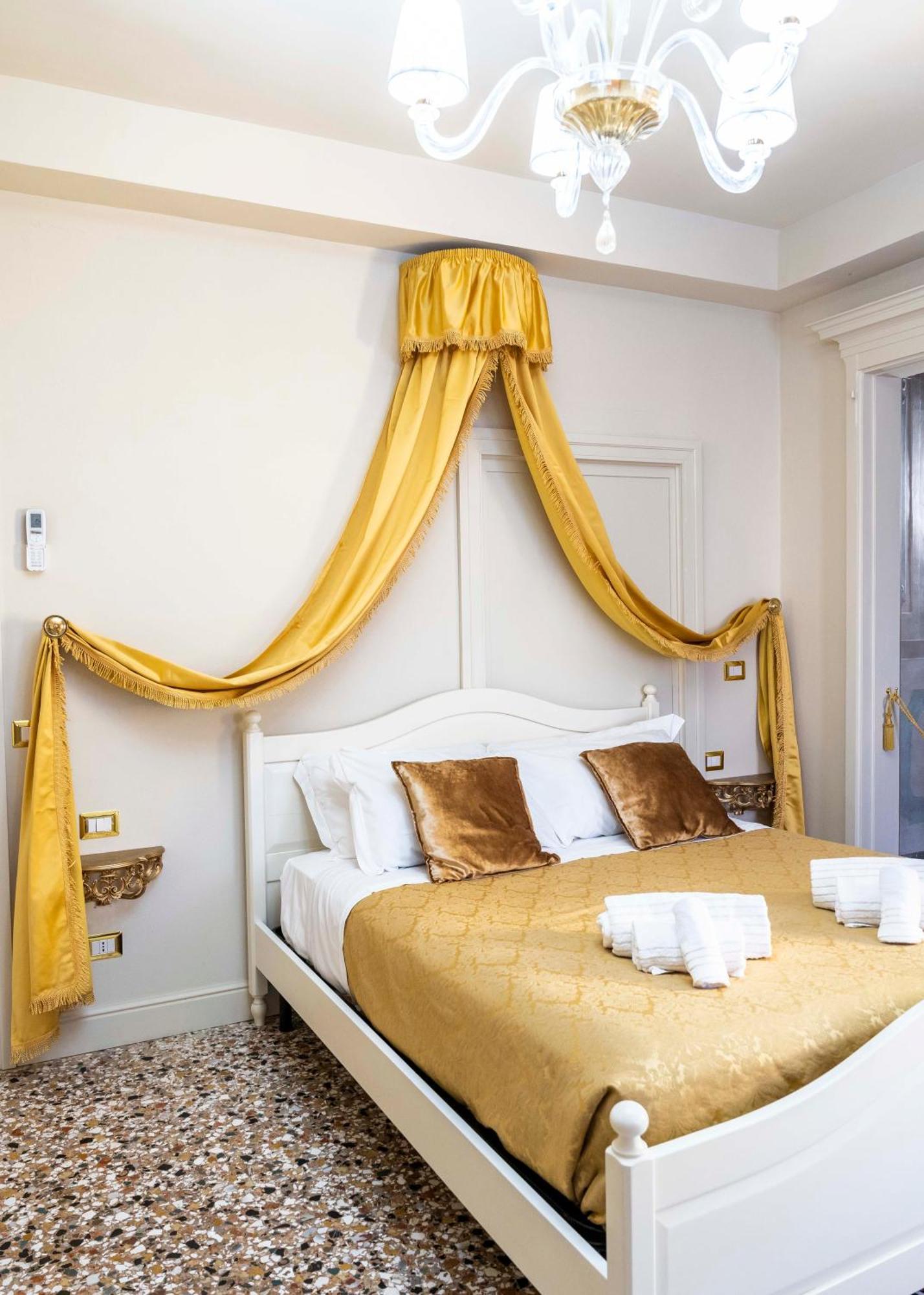 Palazzo Titti Rialto Suites Venise Extérieur photo