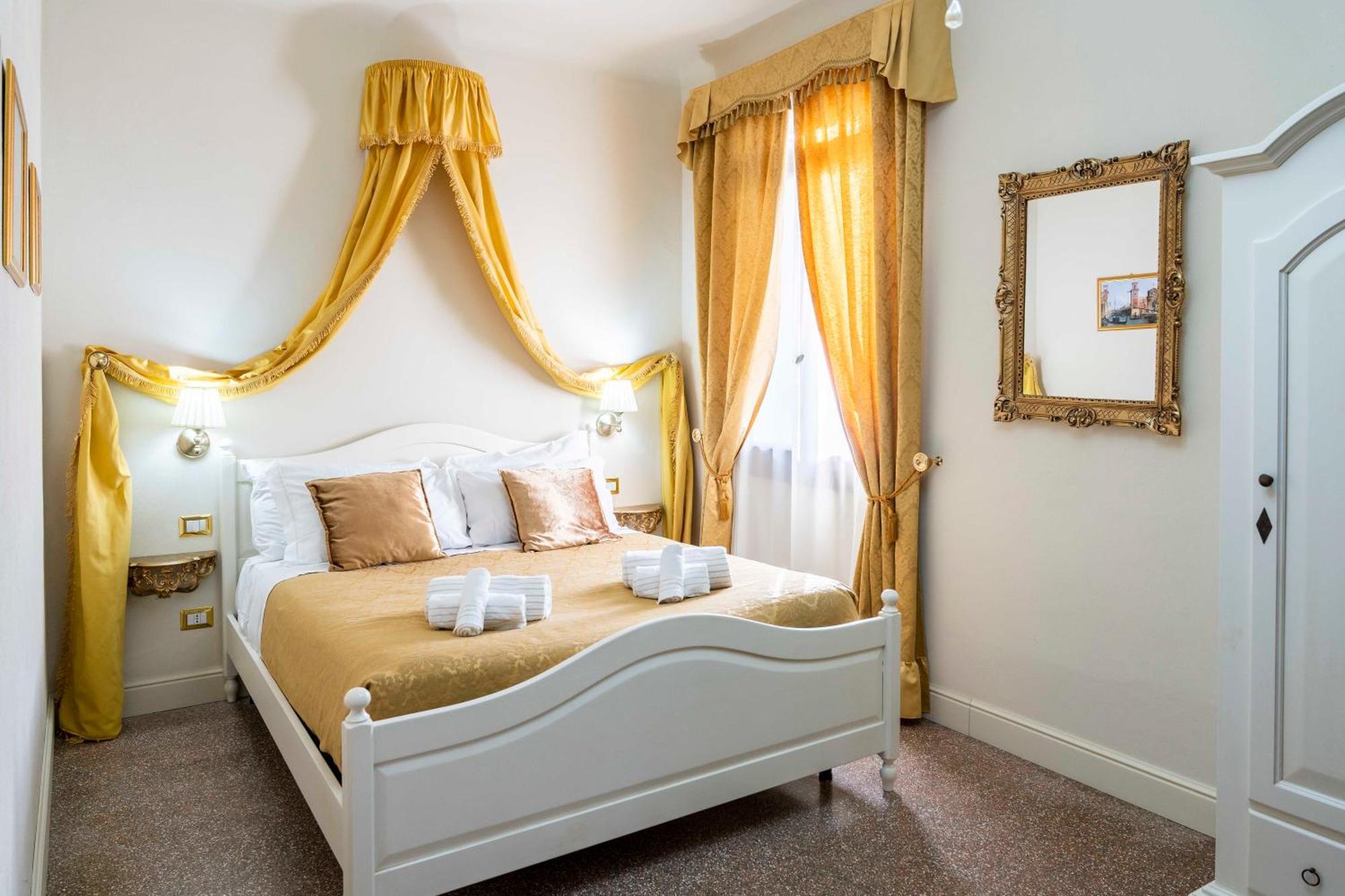 Palazzo Titti Rialto Suites Venise Extérieur photo