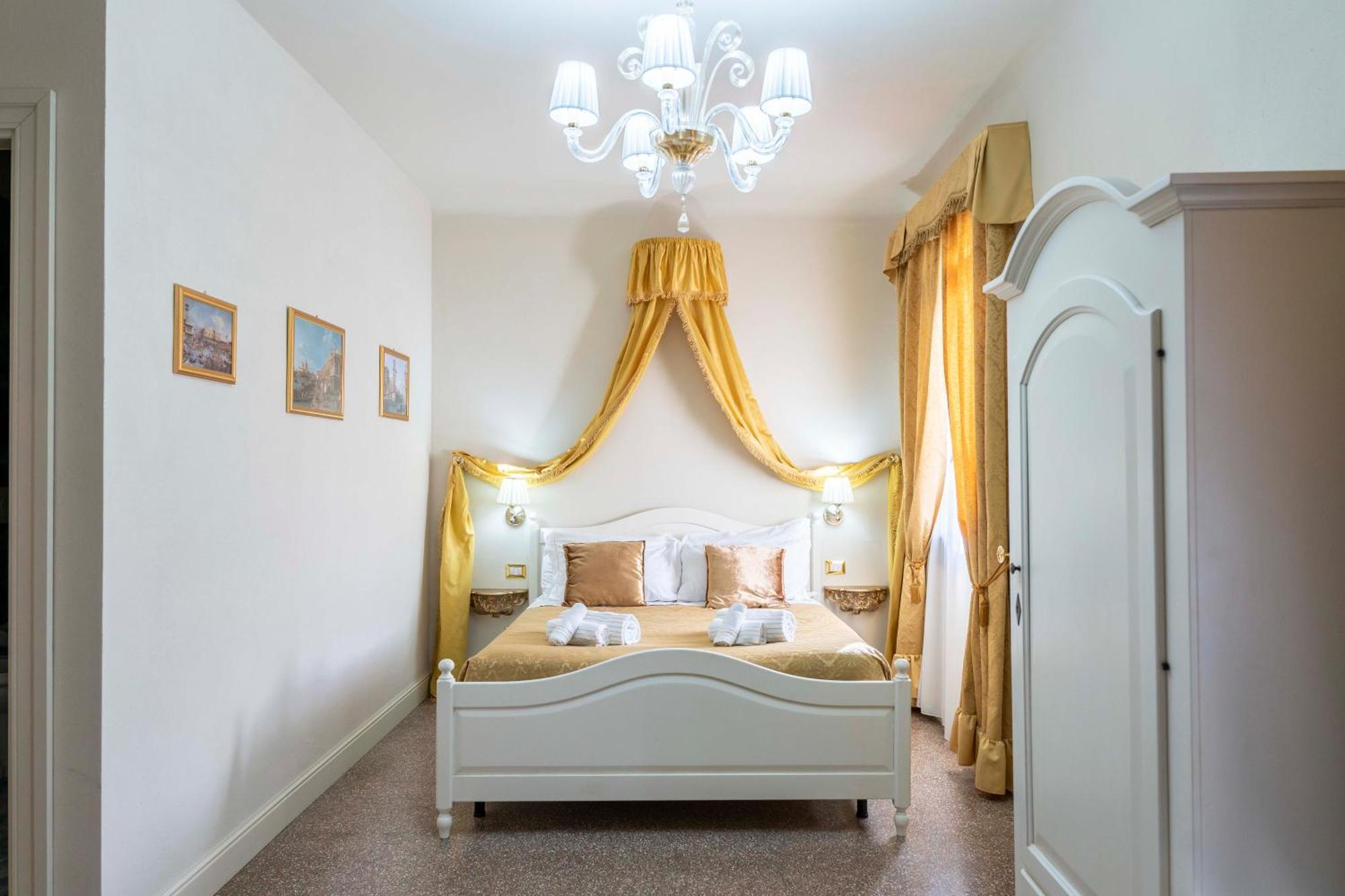 Palazzo Titti Rialto Suites Venise Extérieur photo